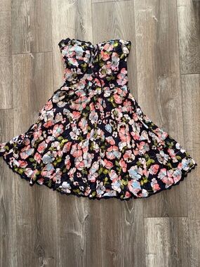 🚨5/$30 🛍️🚨American Rag Navy Floral Strapless Dress